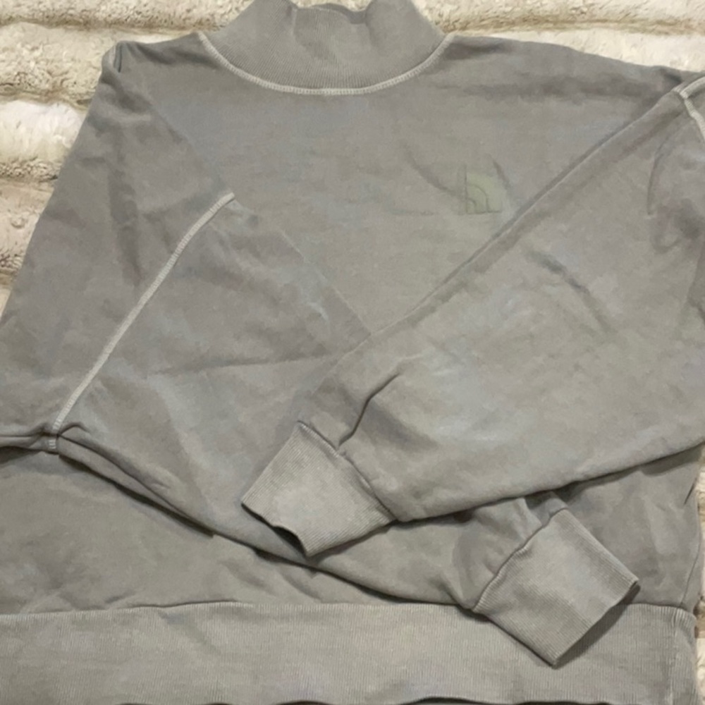 North Face, women’s (L) mock neck light grey
